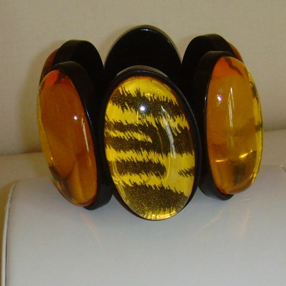 Gerda Lynggaard MONIES Amber Lucite and Animal Print Themed Statement Bracelet - Picture 4 of 16